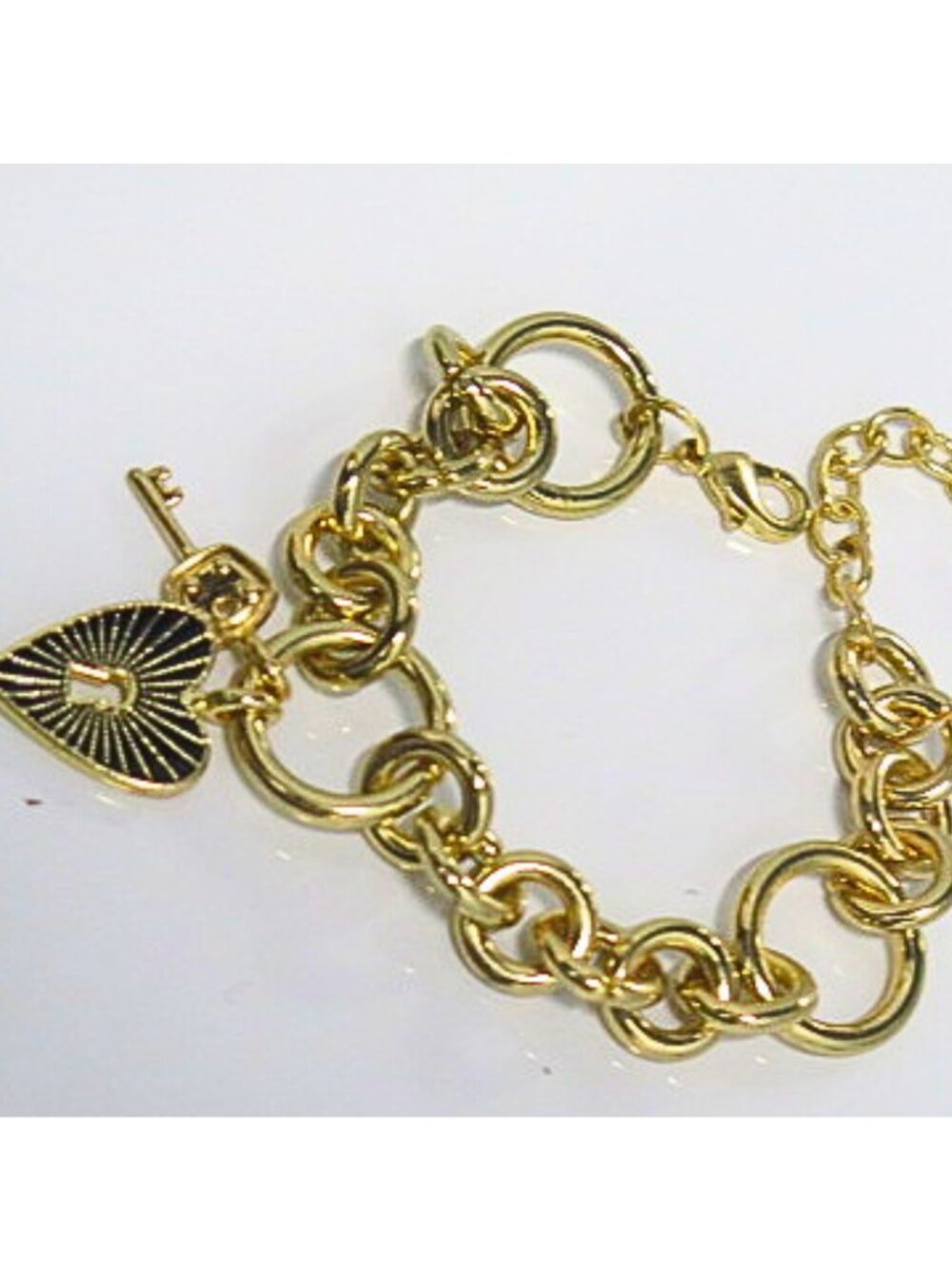 Beautiful gold-tone charm bracelet featuring a heart lock and key charm.  ✨ Chun